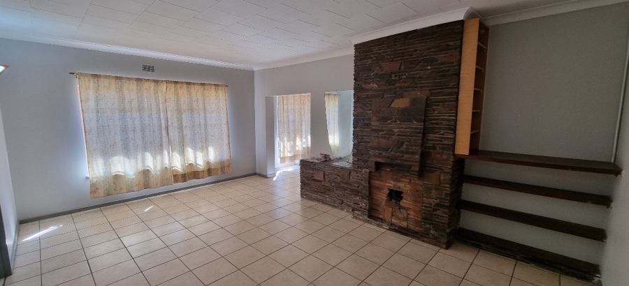 5 Bedroom Property for Sale in Parys Free State